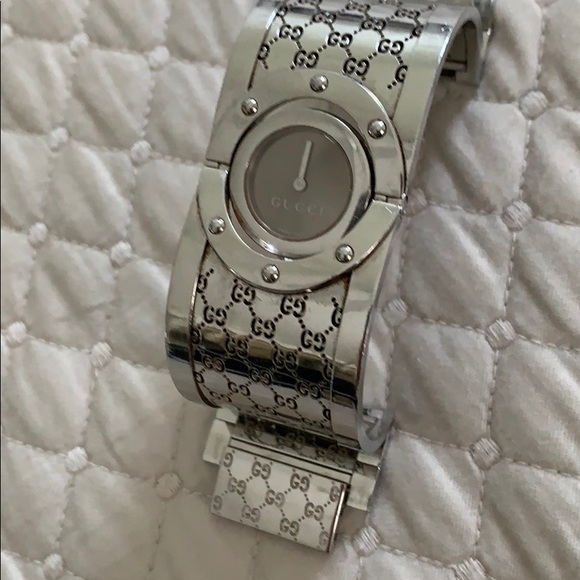 GUCCI Women's Twirl Brown Quartz Watch - Picture 2 of 5